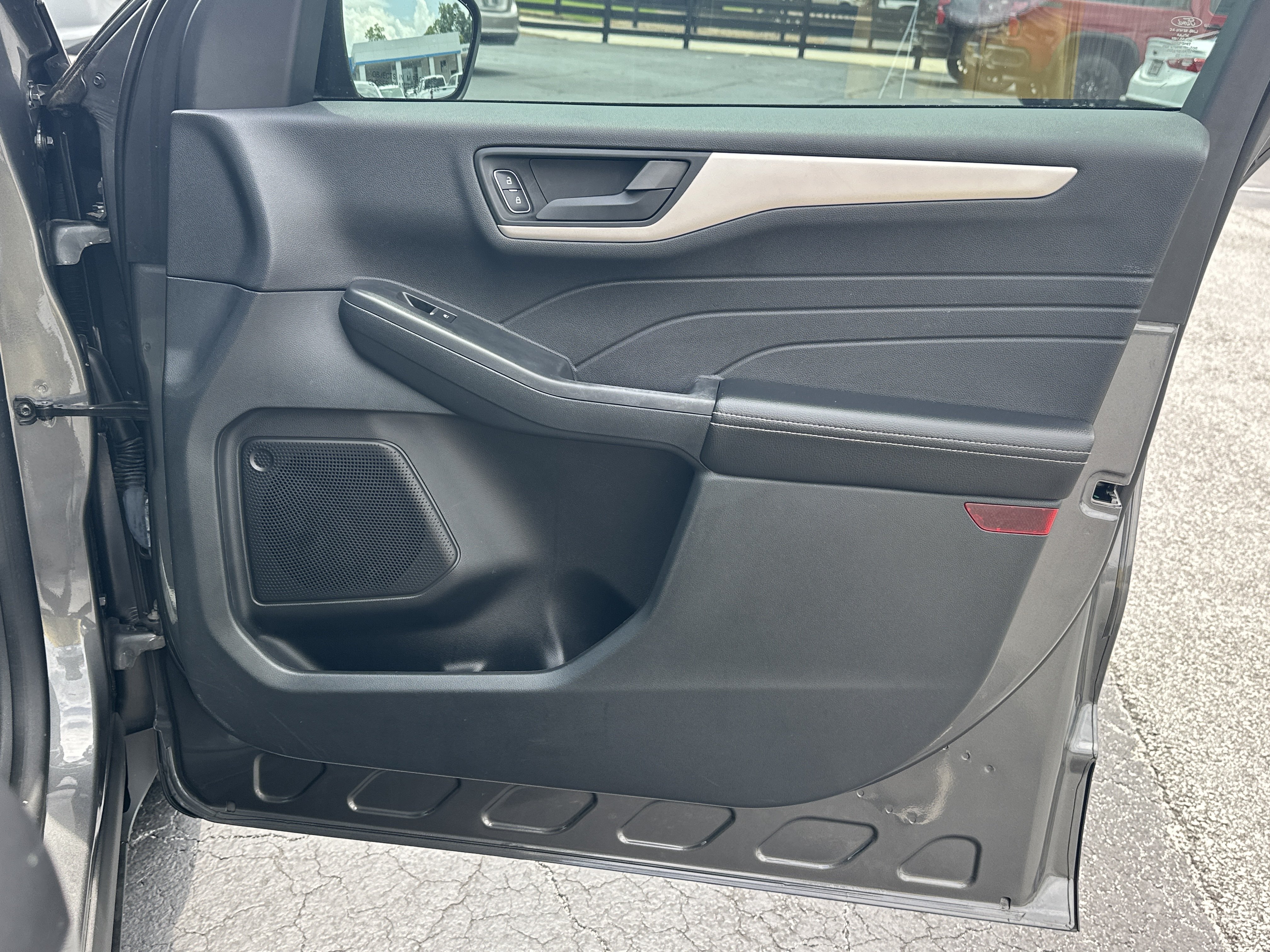 Used 2022 Ford Escape SE FWD image 15