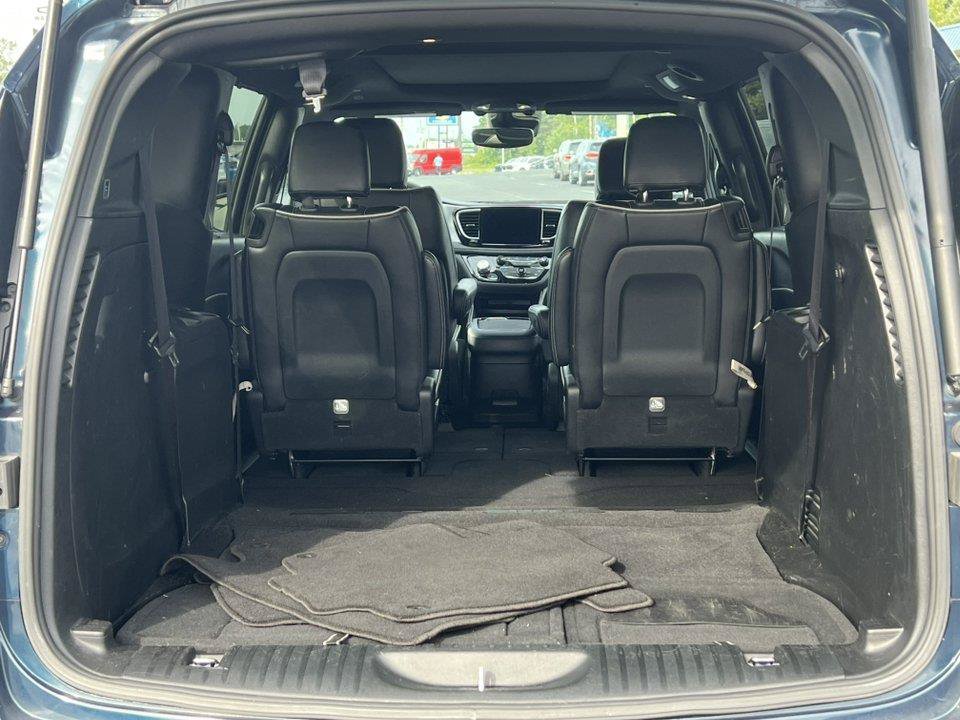Used 2025 Chrysler Pacifica Limited FWD image 33