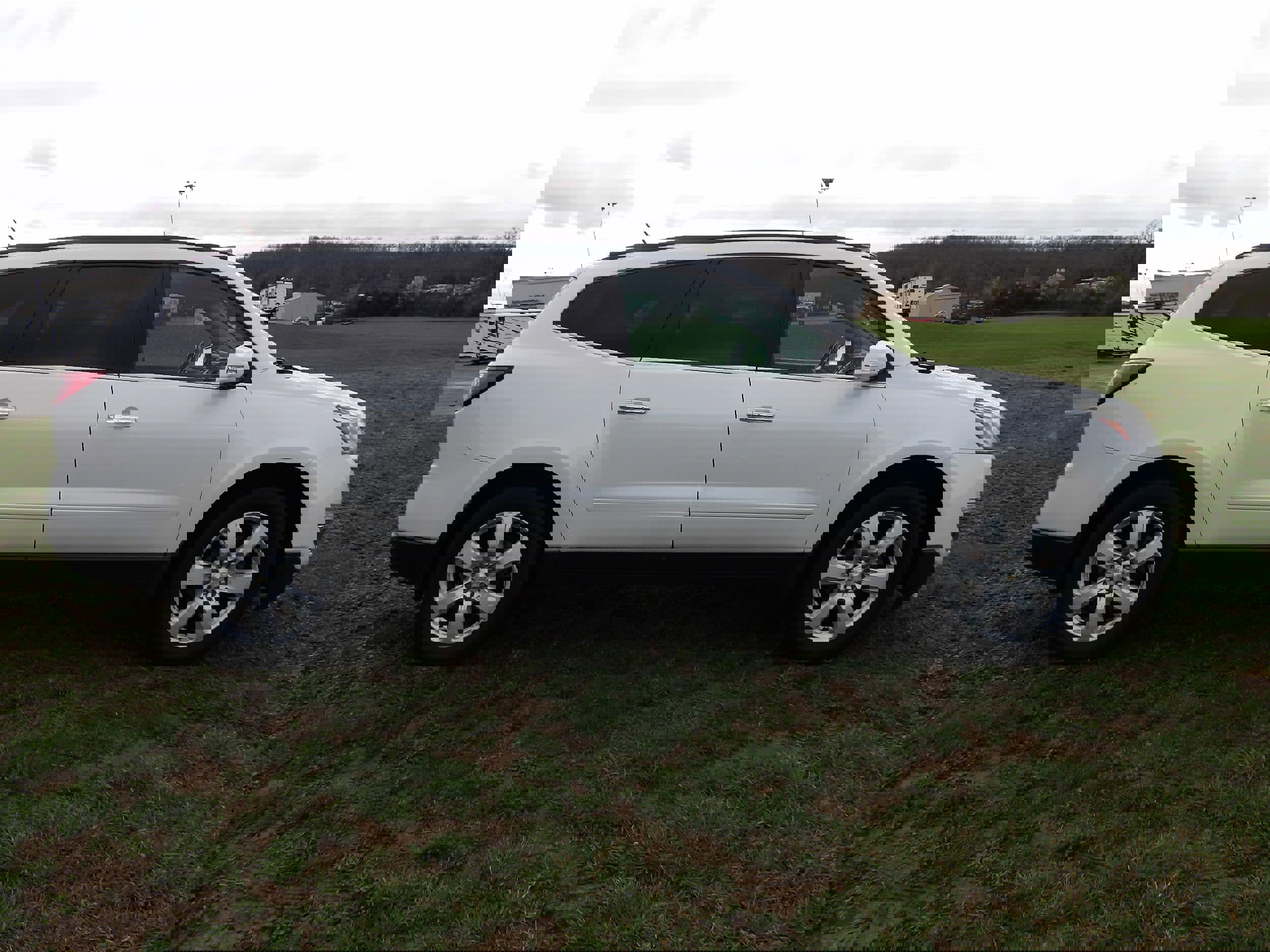 Used 2017 Chevrolet Traverse LT w/ Style and Technology Package image 5