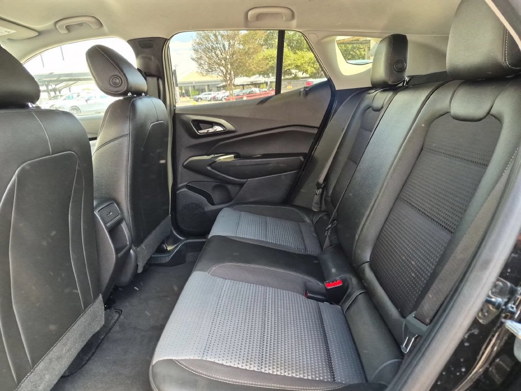 Used 2025 Chevrolet Trax LT w/ LT Convenience Package FWD image 28