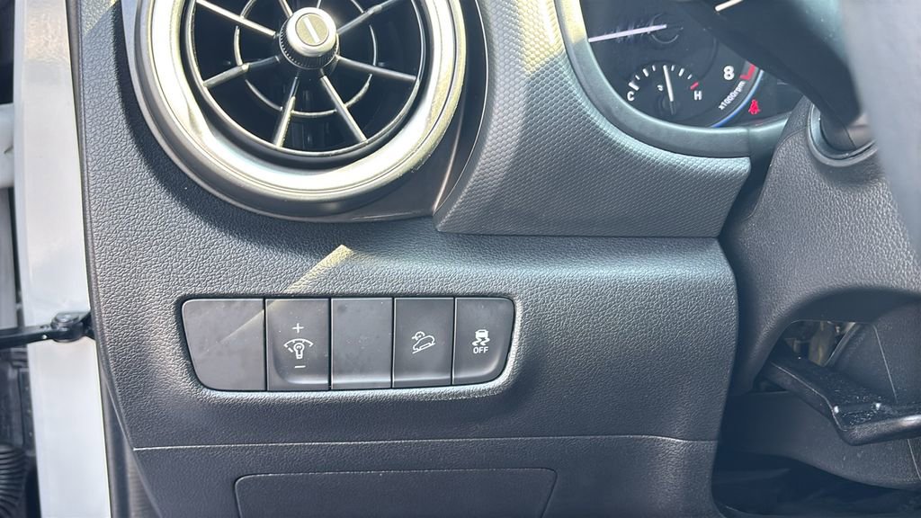 Used 2023 Hyundai Kona SEL AWD/4WD image 15