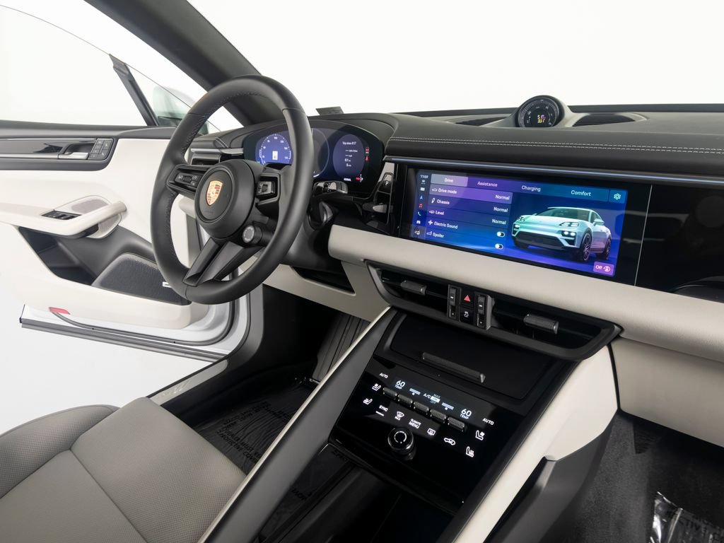 New 2026 Porsche Macan 4 Electric AWD/4WD image 32