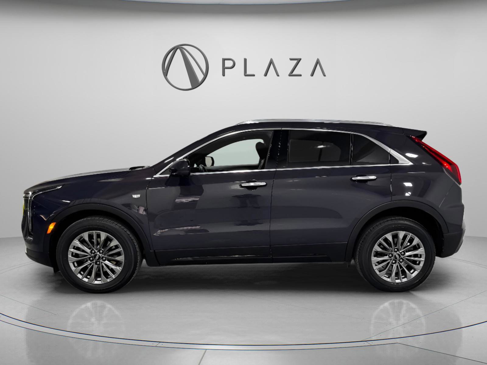 Used 2025 Cadillac XT4 Premium Luxury image 3