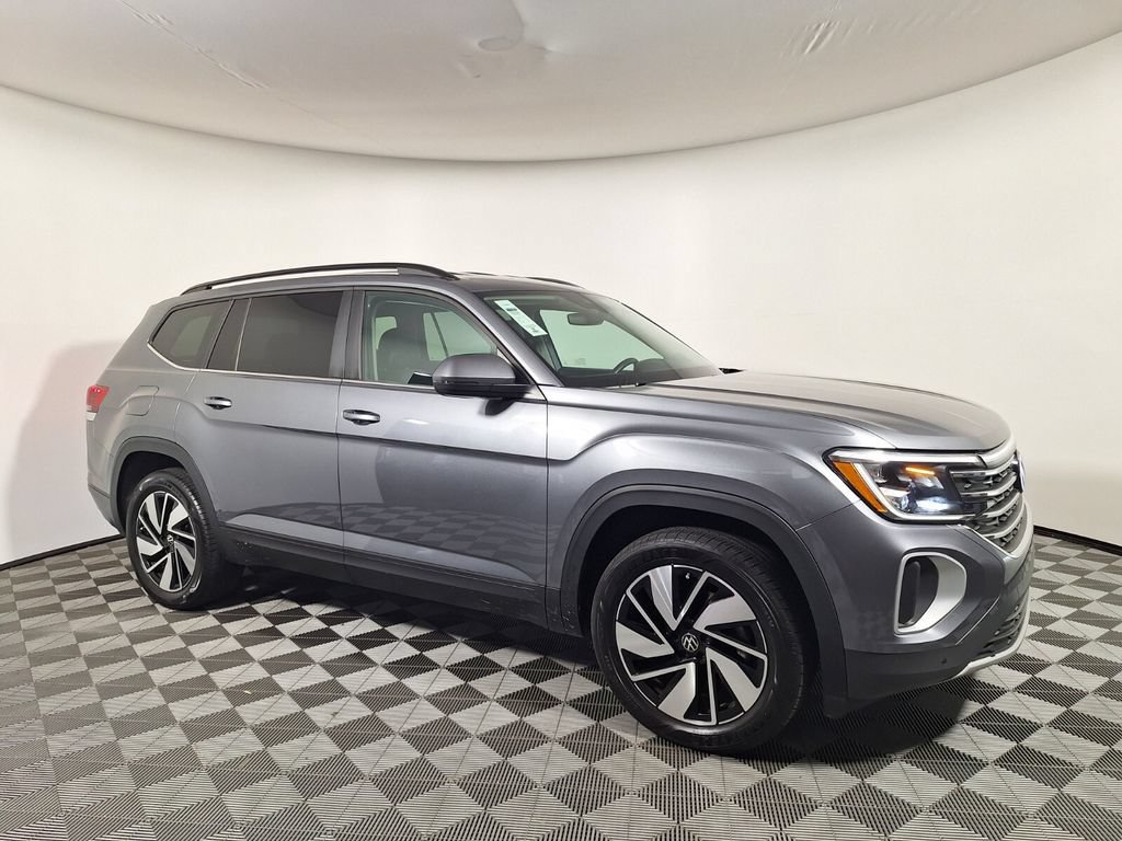 Used 2025 Volkswagen Atlas SE FWD image 3