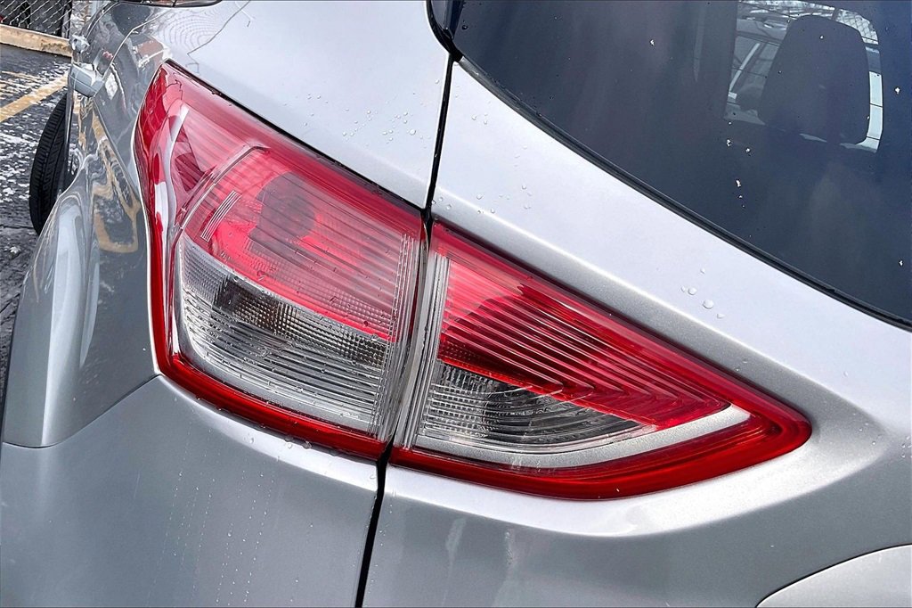 Used 2015 Ford Escape SE image 28