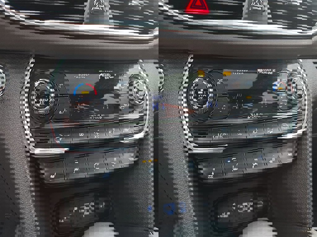 Used 2020 Hyundai Santa Fe Limited w/ Cargo Package image 17