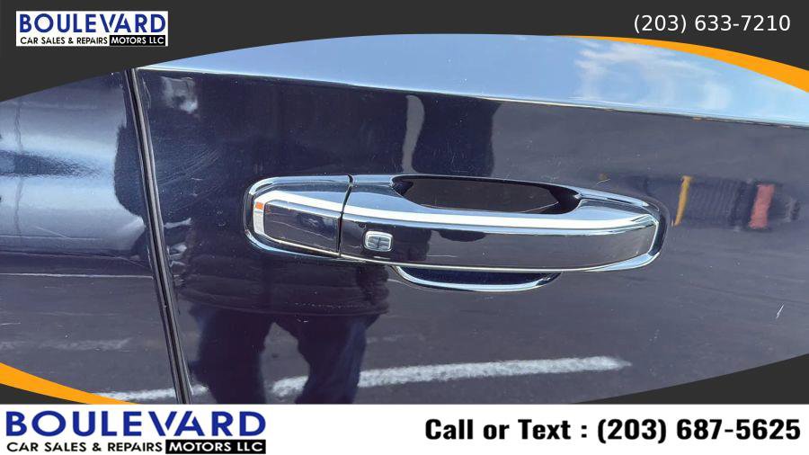 Used 2021 GMC Yukon SLT w/ SLT Premium Package image 14