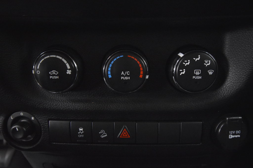 Used 2013 Jeep Wrangler Unlimited Sport AWD/4WD image 27