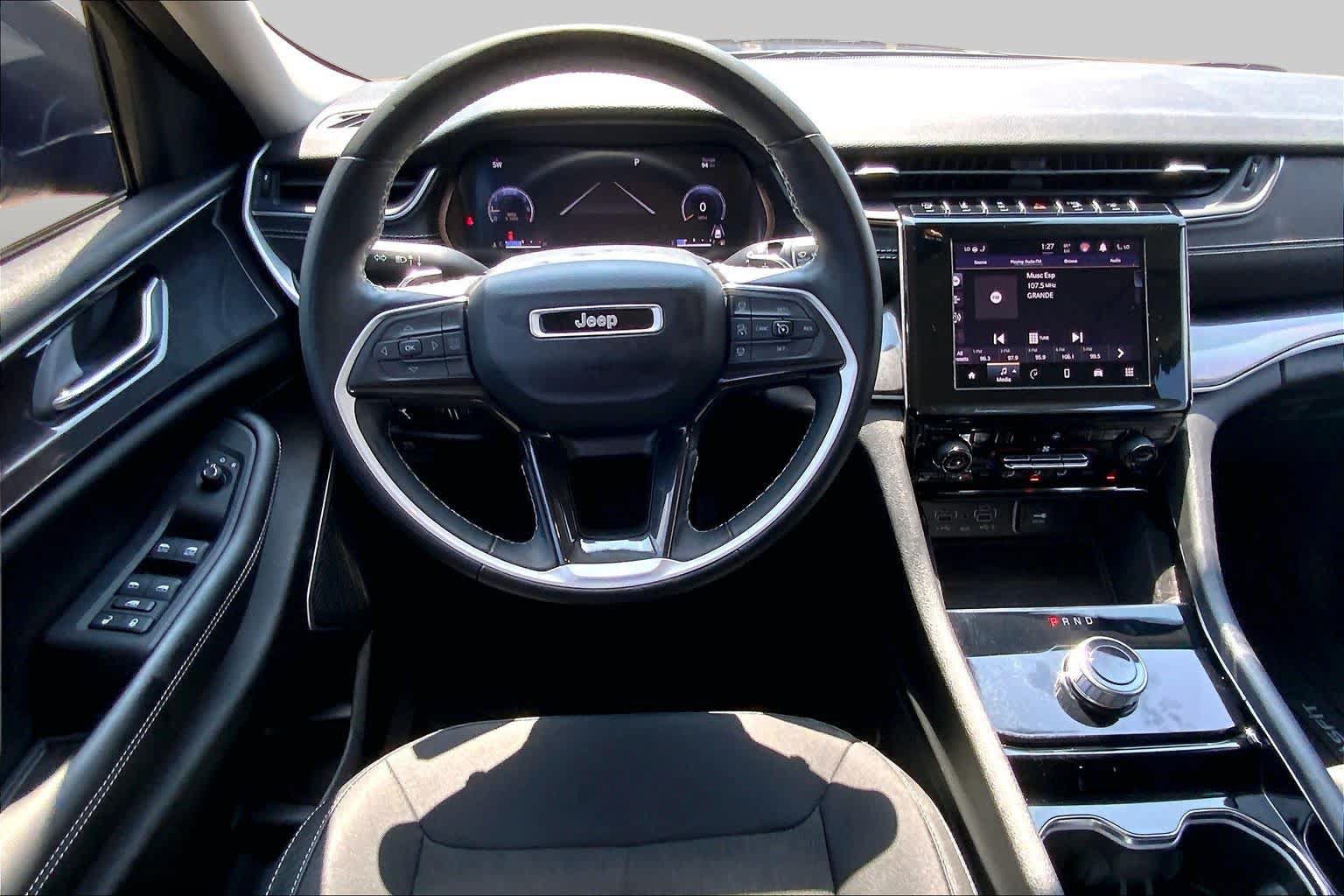 Used 2022 Jeep Grand Cherokee L Laredo w/ Luxury Tech Group I RWD image 6