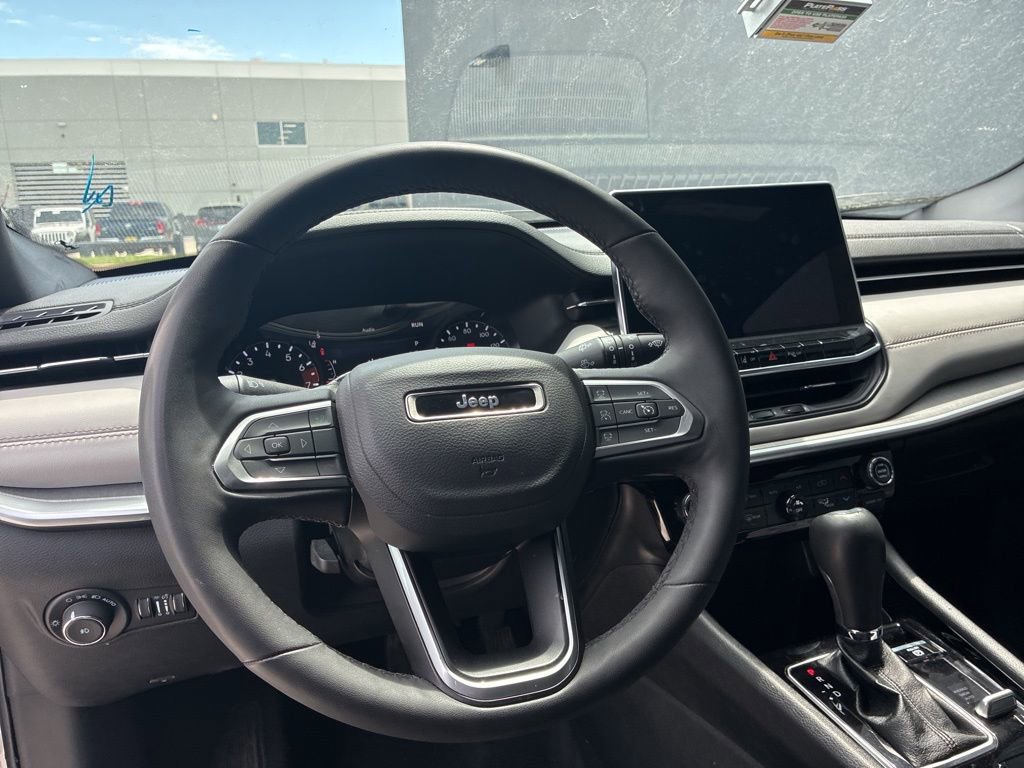 Used 2025 Jeep Compass Limited AWD/4WD image 19