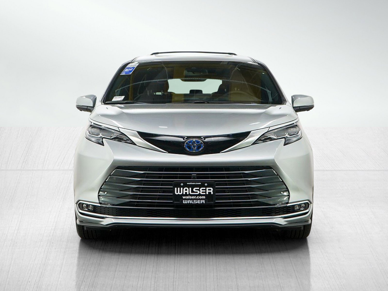 Used 2025 Toyota Sienna Platinum AWD/4WD image 9