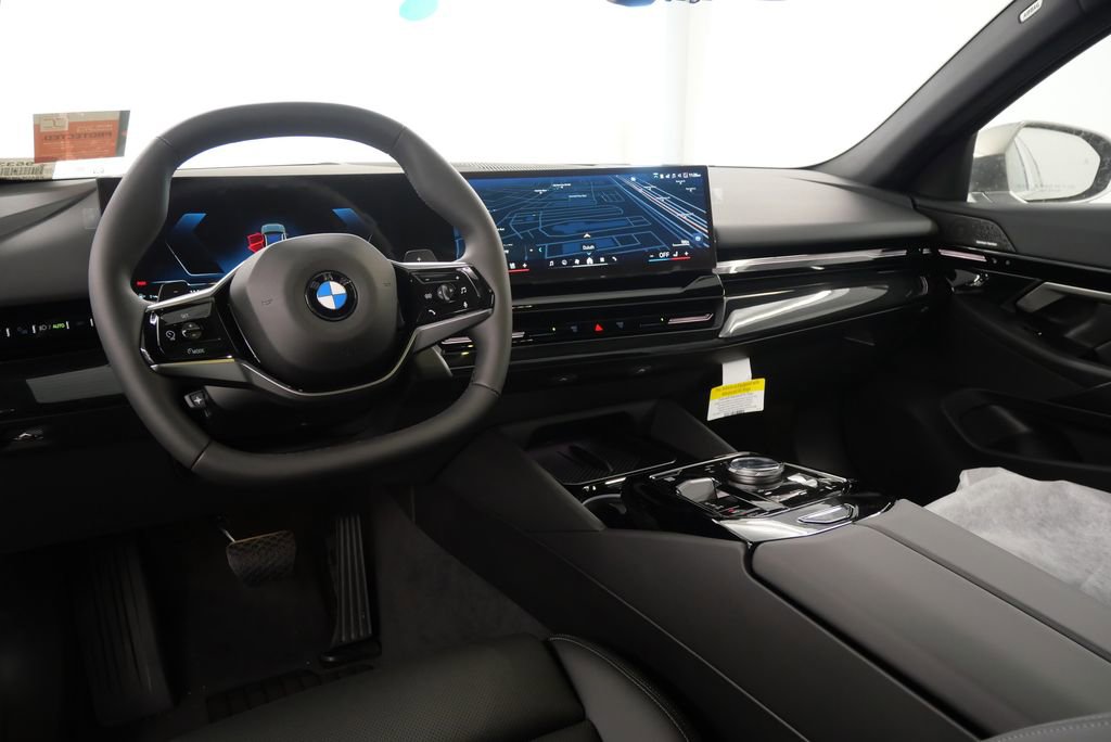 Used 2025 BMW 530i xDrive w/ Premium Package image 19