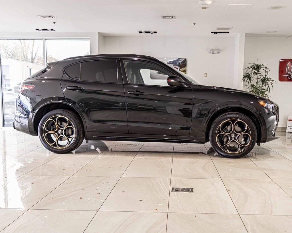 New 2025 Alfa Romeo Stelvio Sprint image 9