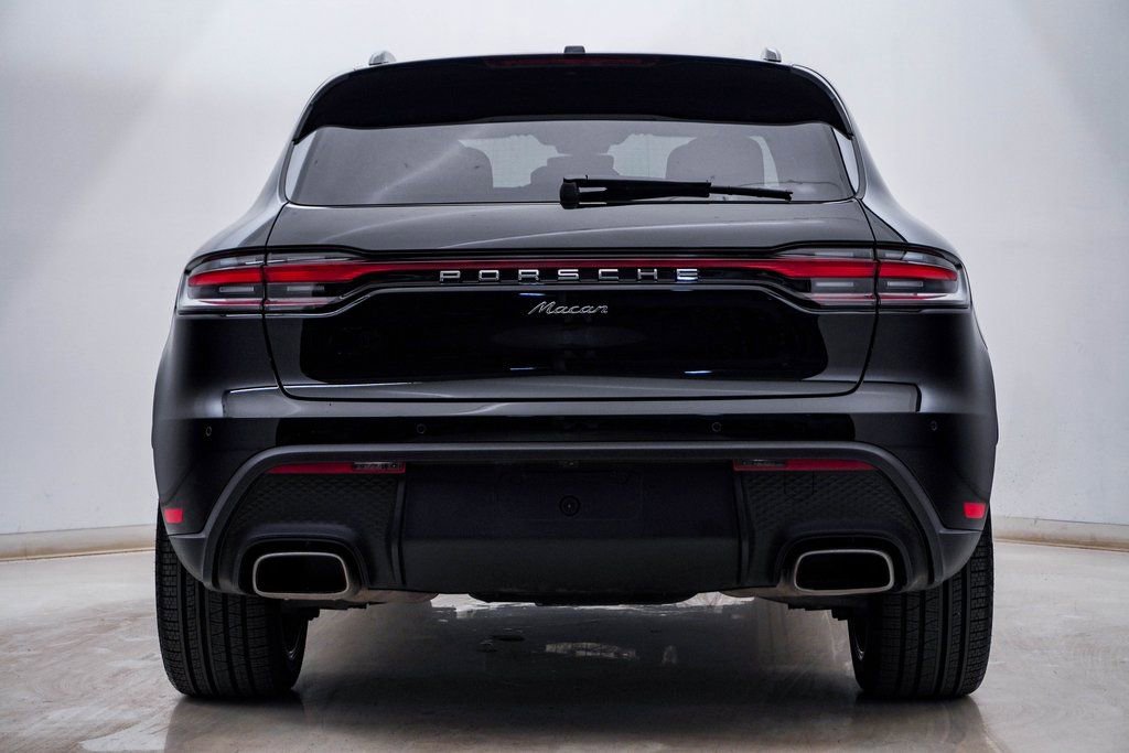 Certified 2025 Porsche Macan image 11