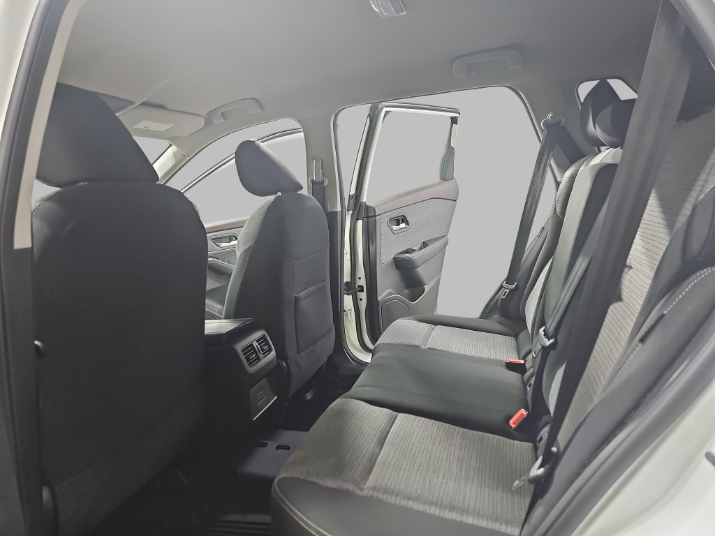 Used 2023 Nissan Rogue SV AWD/4WD image 17
