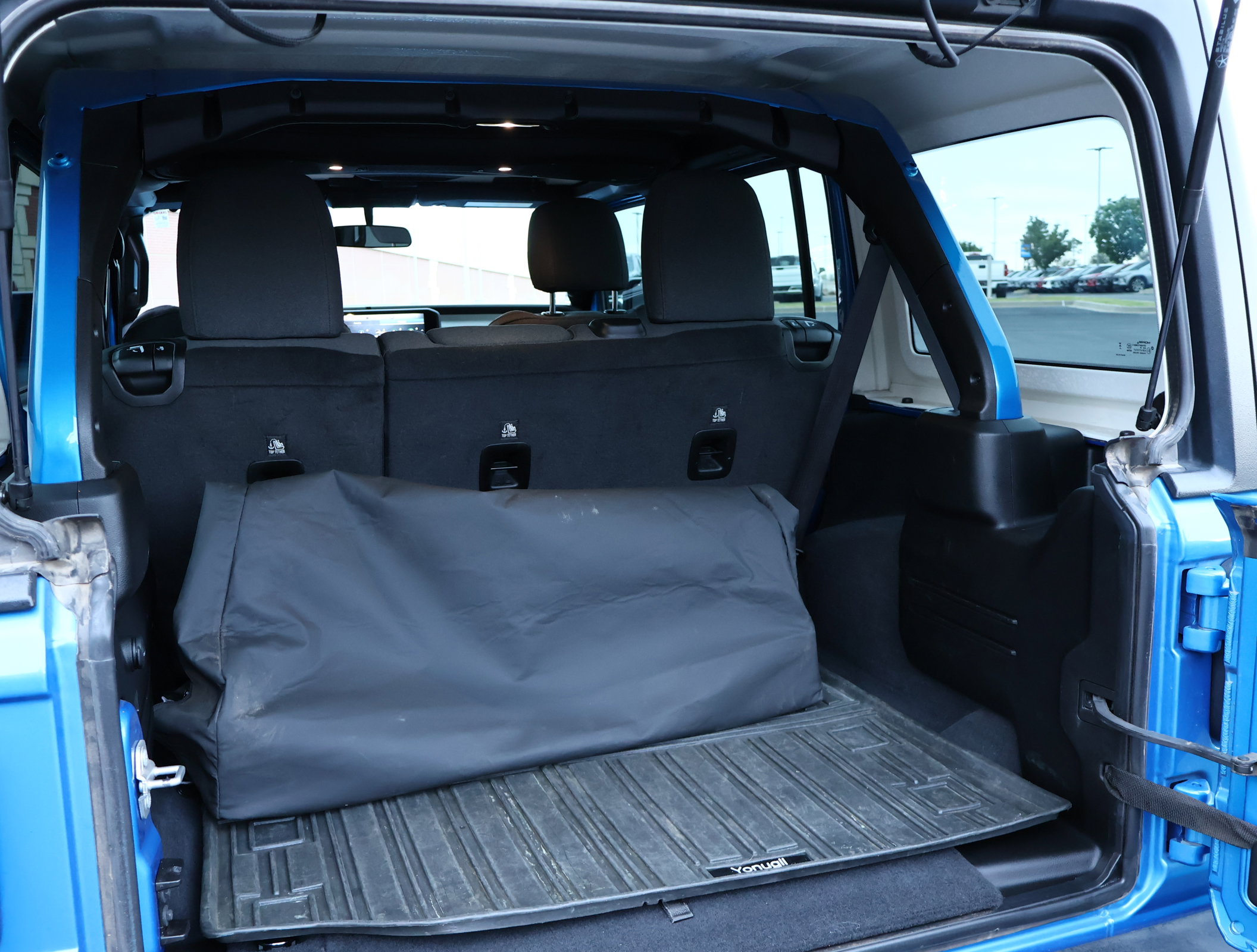 Used 2025 Jeep Wrangler Sport AWD/4WD image 18