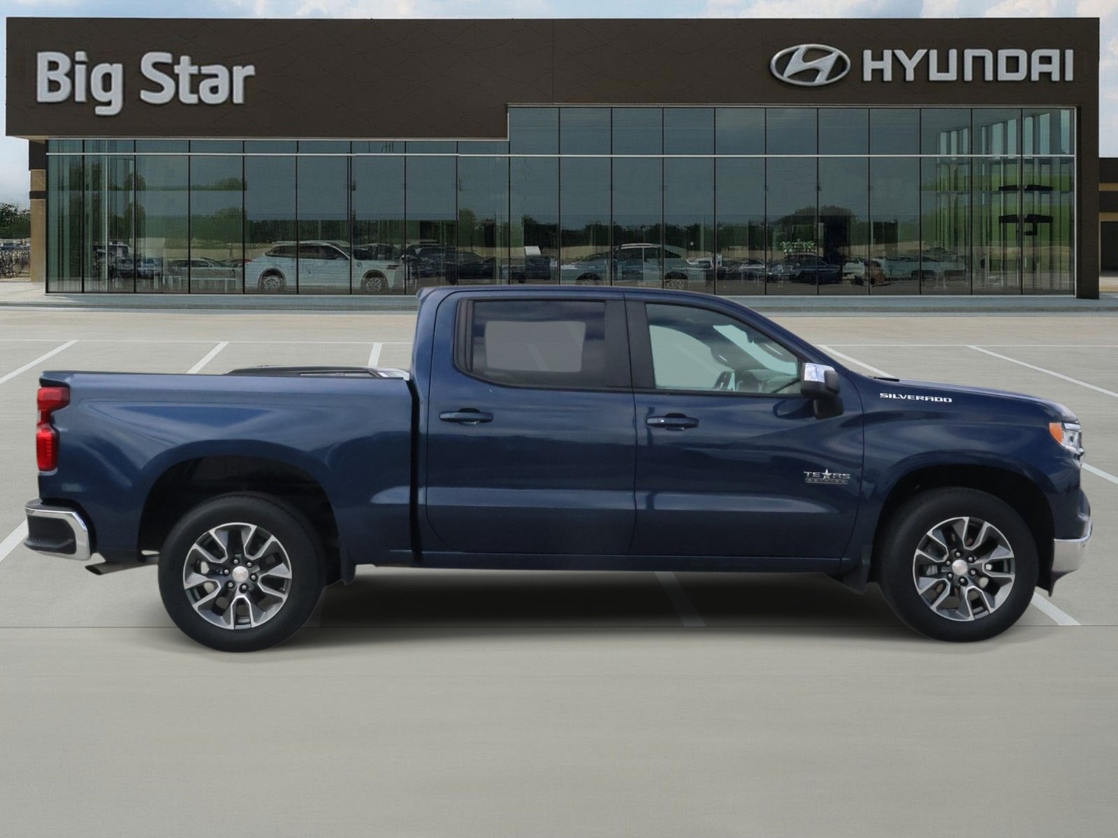 Used 2022 Chevrolet Silverado 1500 LT RWD image 5