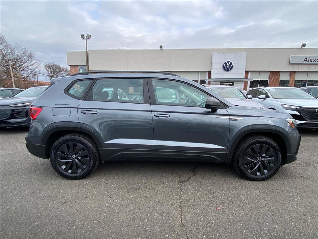 Certified 2022 Volkswagen Taos S image 2