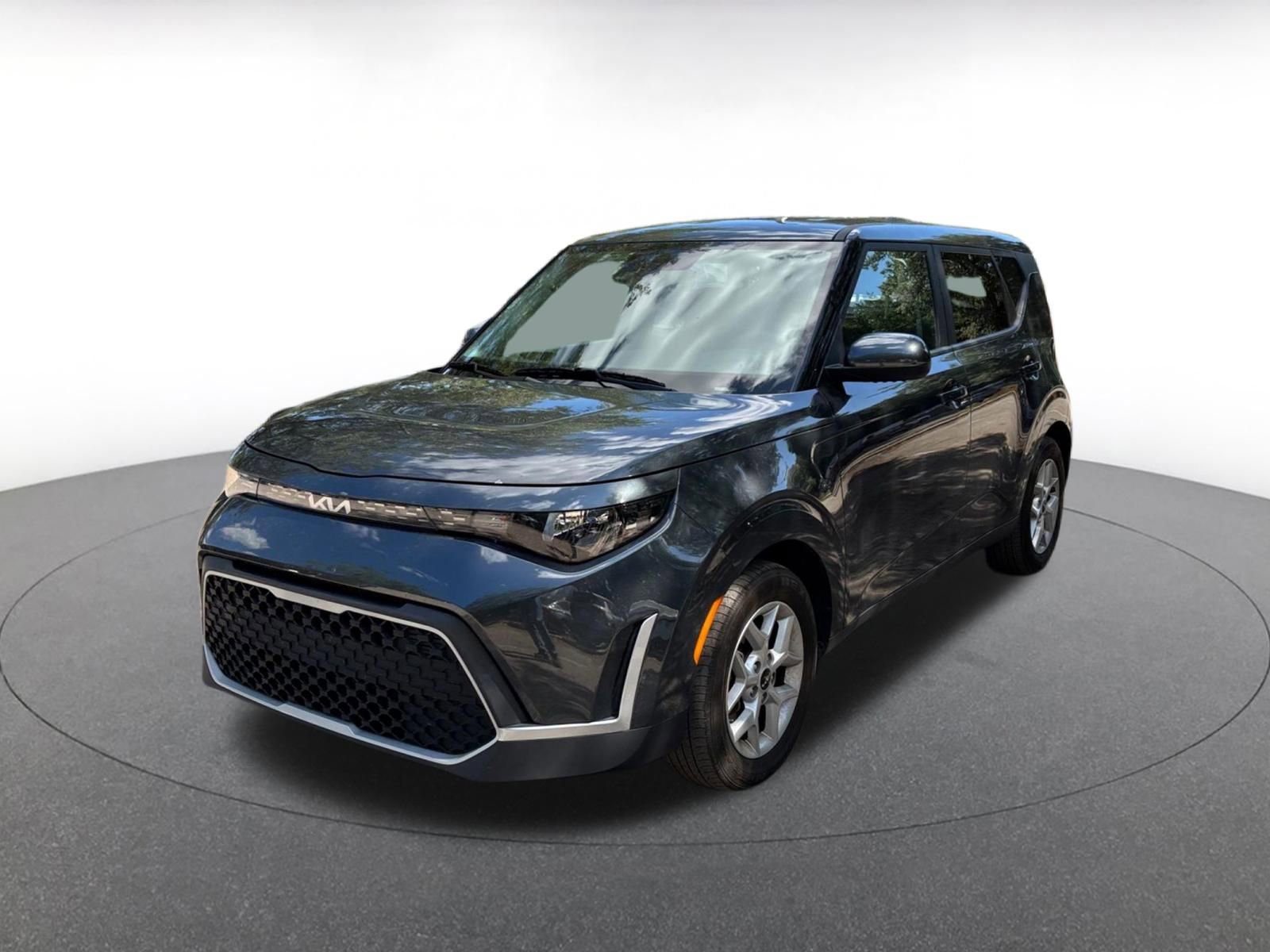 Used 2025 Kia Soul LX w/ LX Technology Package FWD image 3