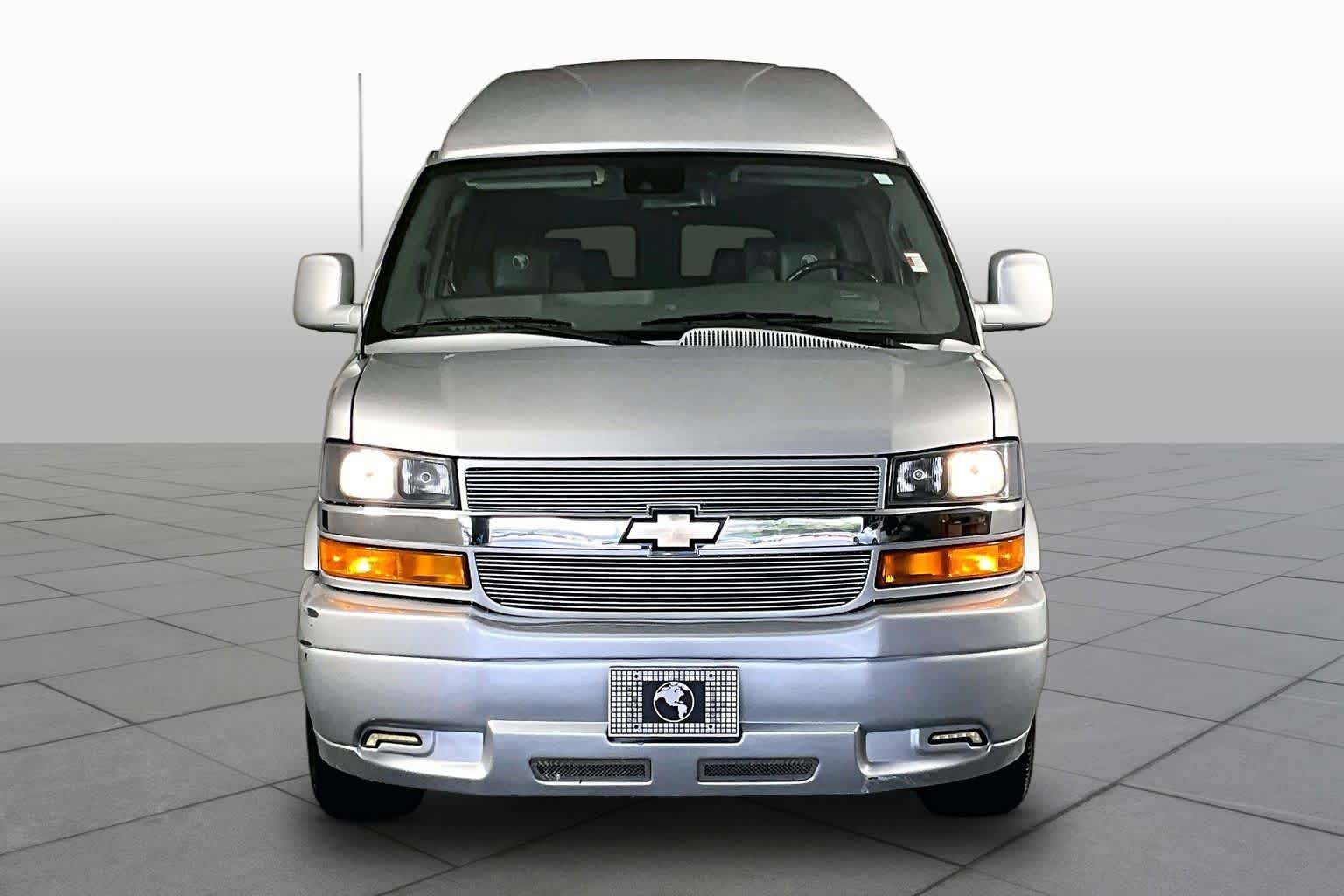 Used 2021 Chevrolet Express 2500 LS w/ Enhanced Convenience Package image 3