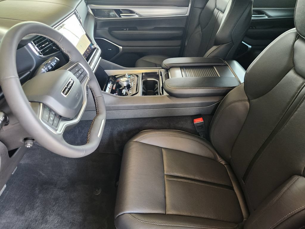 Used 2026 Jeep Grand Wagoneer Limited AWD/4WD image 13