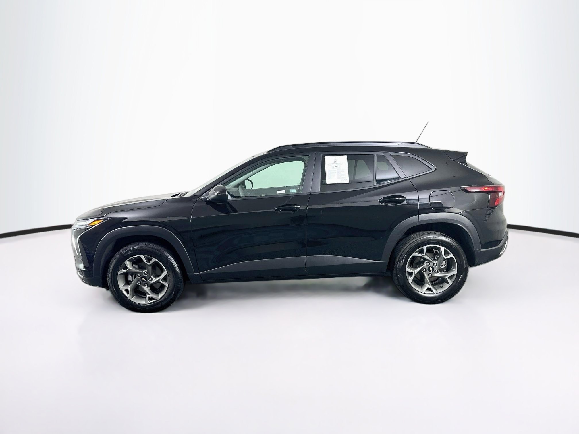Used 2026 Chevrolet Trax LT FWD image 4