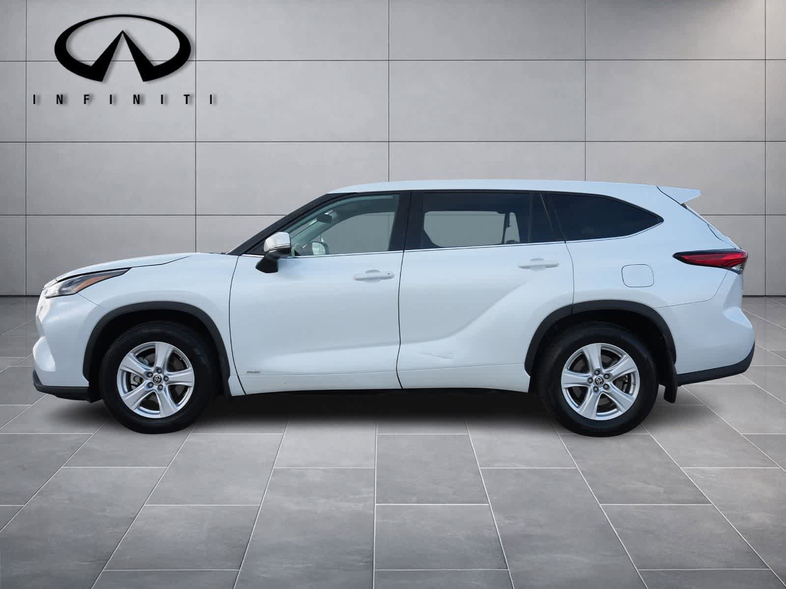 Used 2022 Toyota Highlander LE image 4