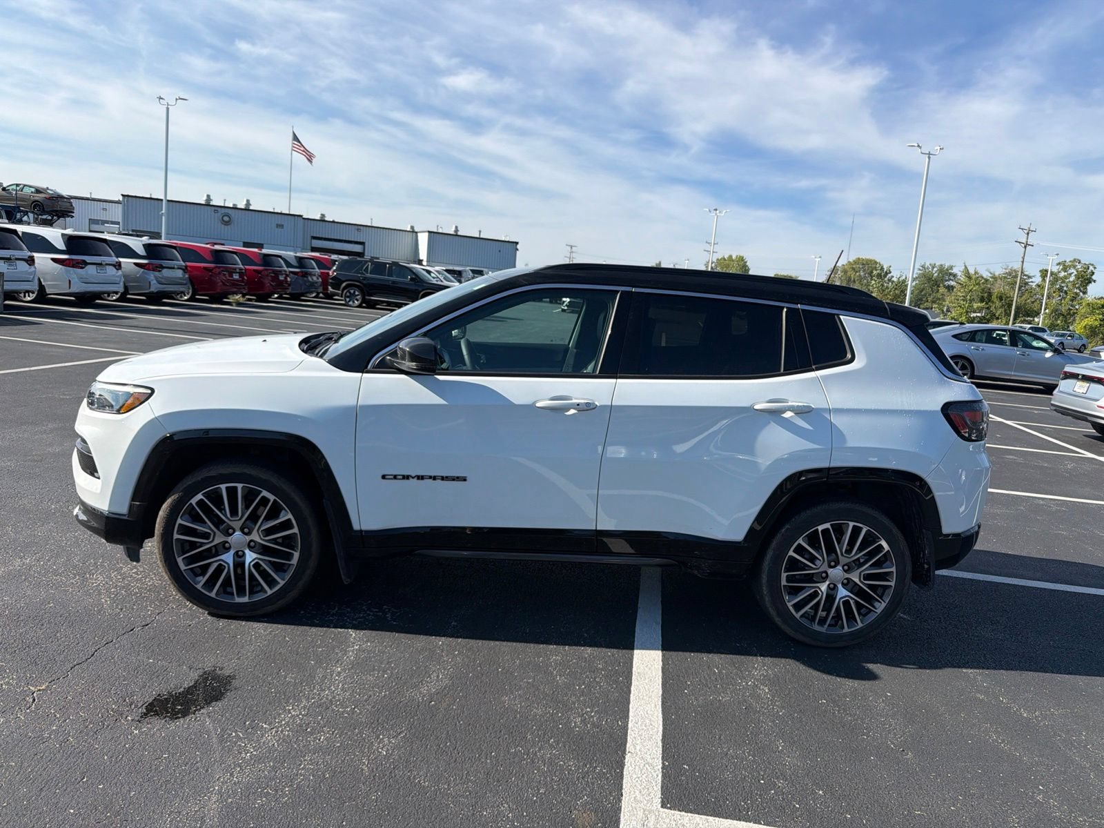 Used 2024 Jeep Compass Limited w/ Elite Group AWD/4WD image 3