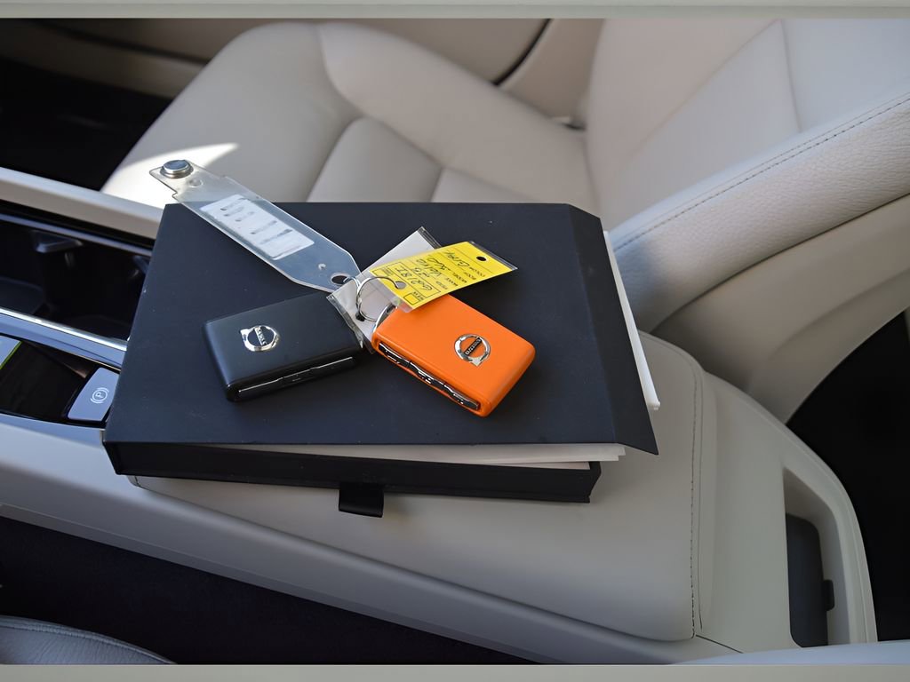 Used 2025 Volvo S60 B5 Plus FWD image 36