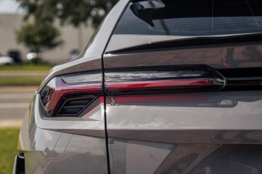 Used 2024 Lamborghini Urus Performante AWD/4WD image 12