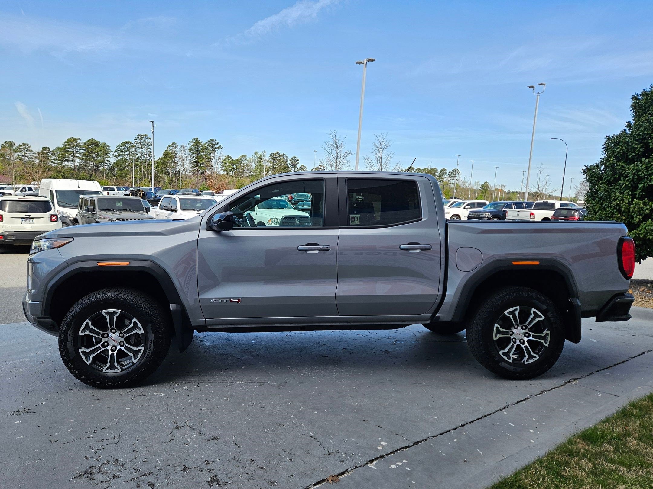 Used 2024 GMC Canyon AT4 w/ AT4 Premium Package image 4