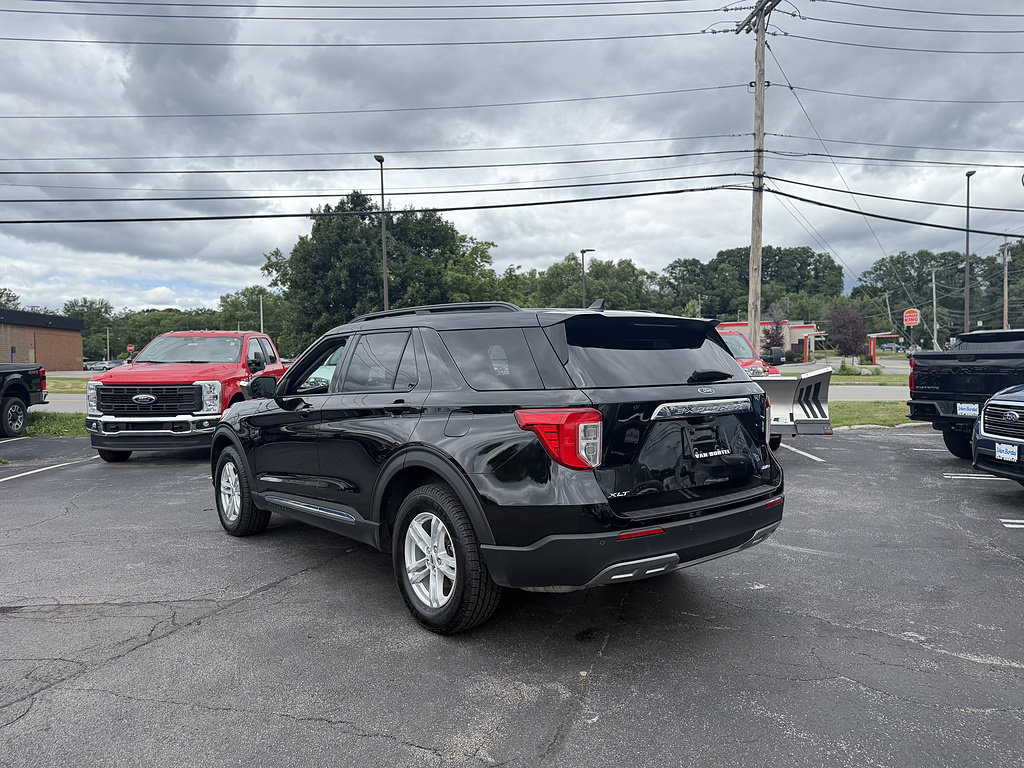 Certified 2023 Ford Explorer XLT w/ Equipment Group 202A AWD/4WD image 5