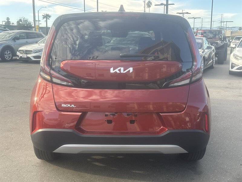 Used 2024 Kia Soul LX w/ Option Group 015 FWD image 5