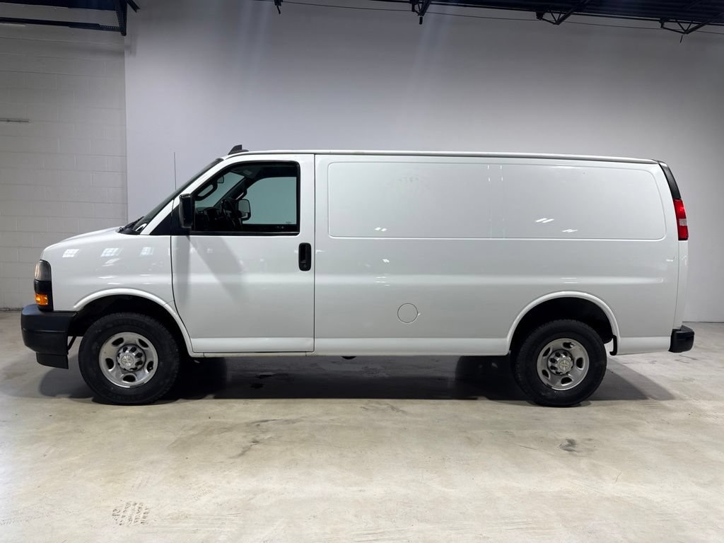 Used 2020 Chevrolet Express 2500 w/ Driver Convenience Package RWD image 4