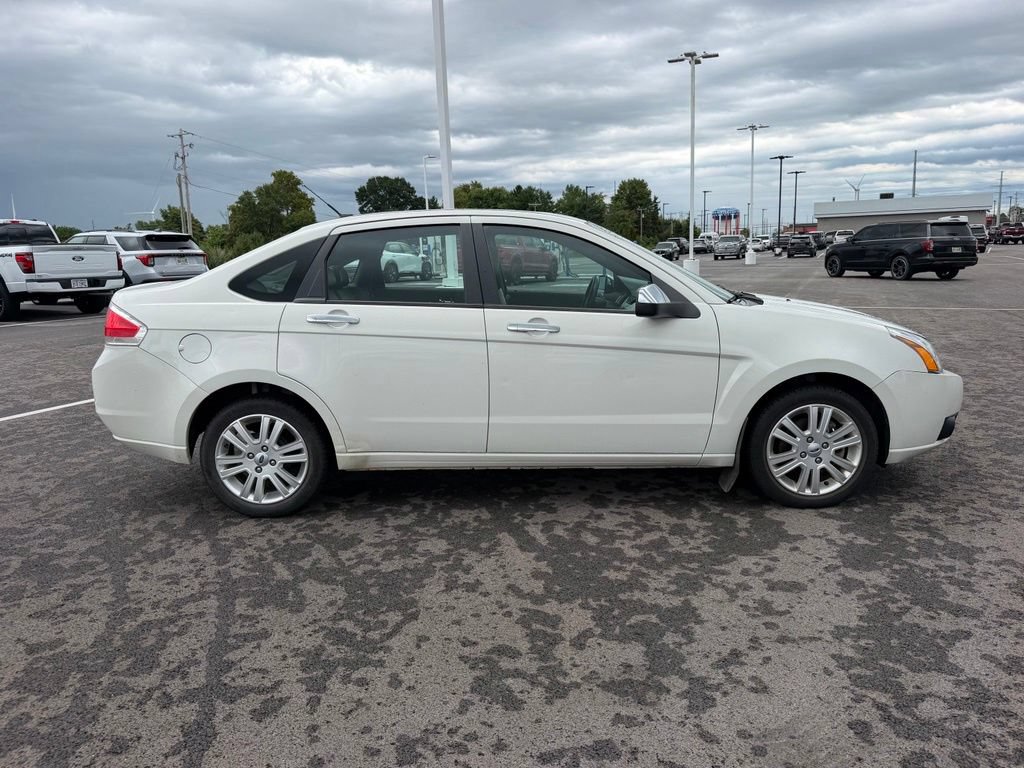 Used 2010 Ford Focus SEL FWD image 4