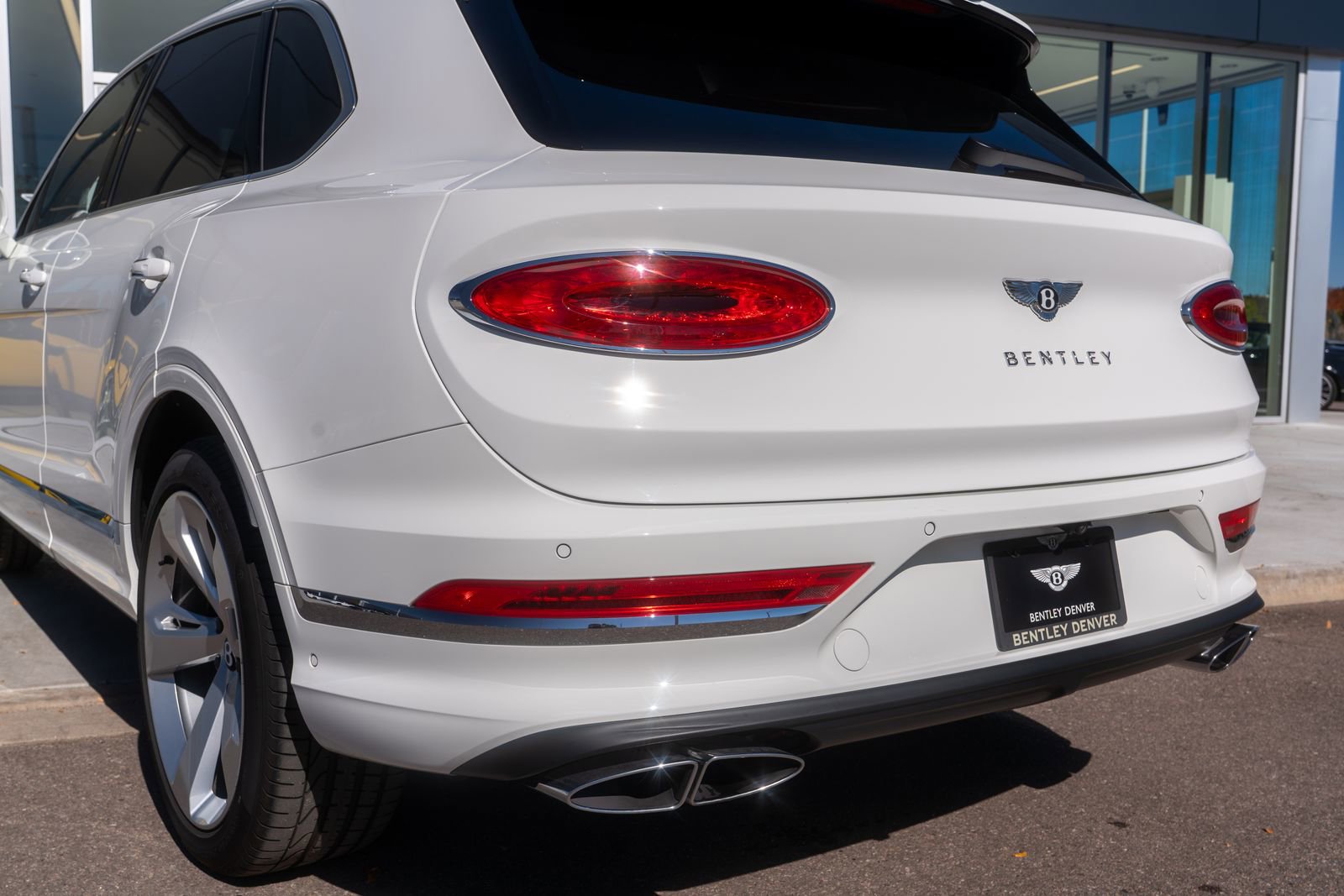 Used 2025 Bentley Bentayga image 12