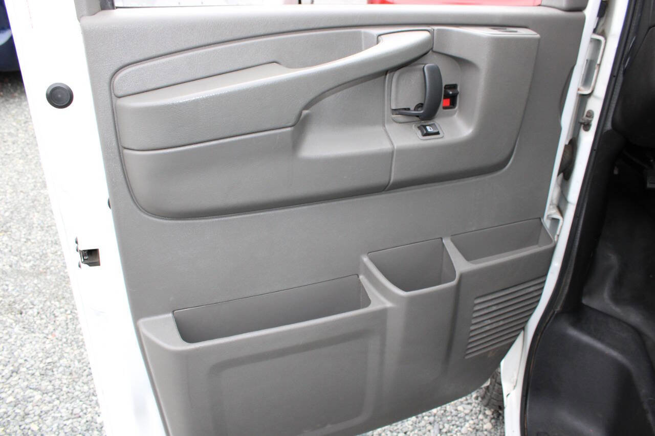 Used 2015 Chevrolet Express 2500 image 17