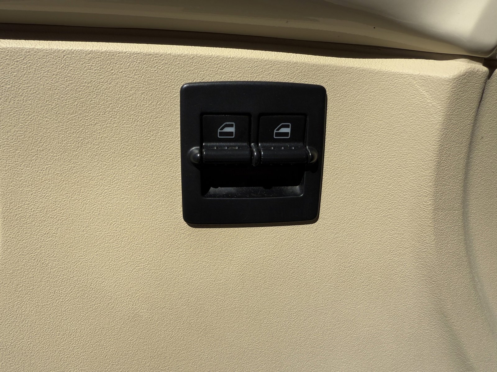 Used 2008 Volkswagen Beetle S image 26