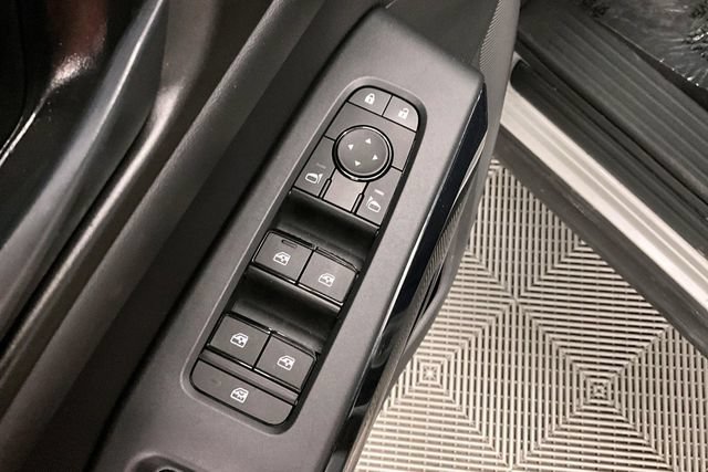 Used 2025 Nissan Pathfinder SV FWD image 39