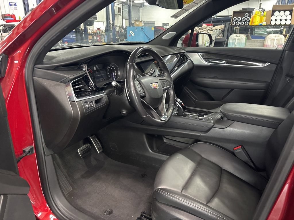 Used 2024 Cadillac XT6 Sport w/ LPO, Floor Liner Package AWD/4WD image 9