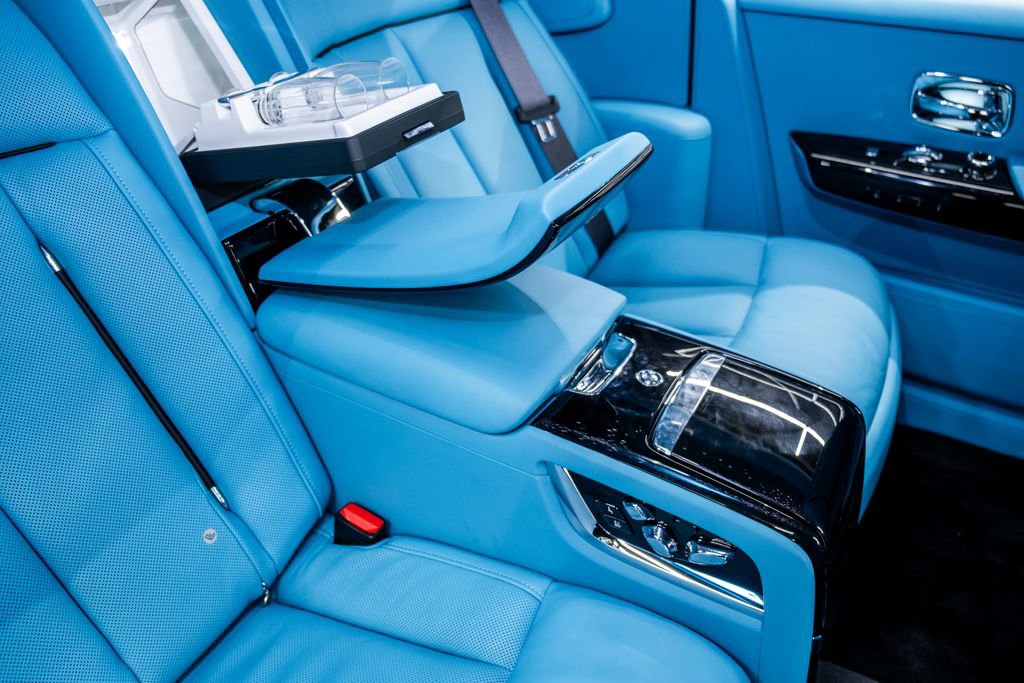 Used 2025 Rolls-Royce Phantom Sedan image 28
