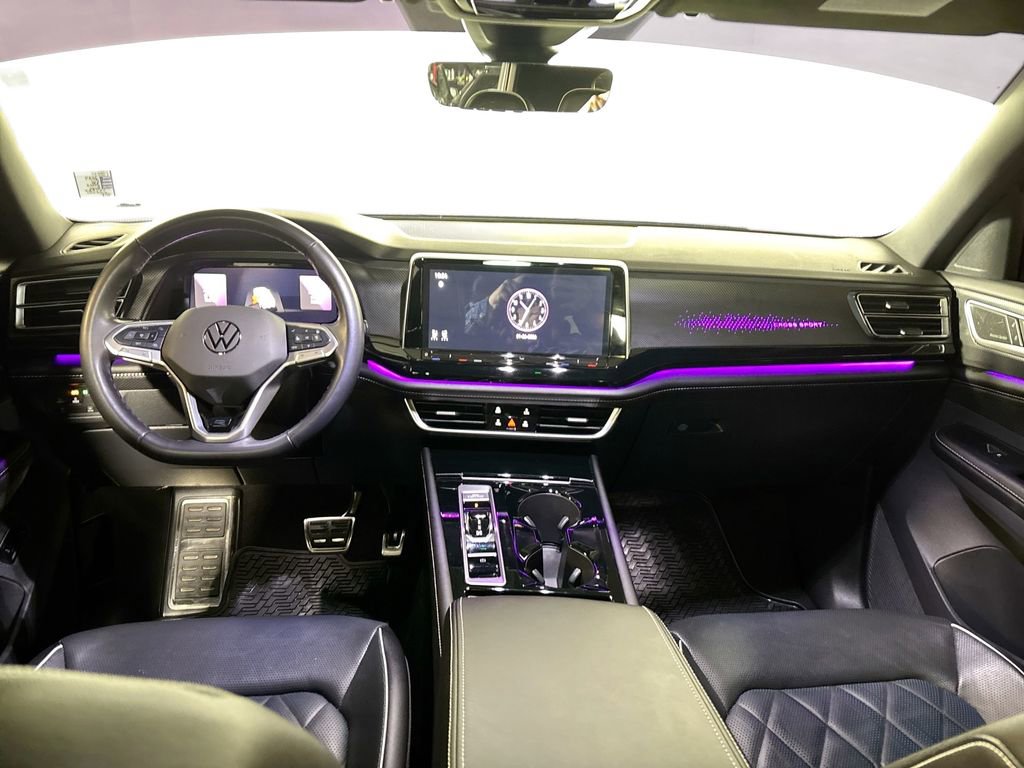 Certified 2024 Volkswagen Atlas Cross Sport SEL Premium R-Line image 11