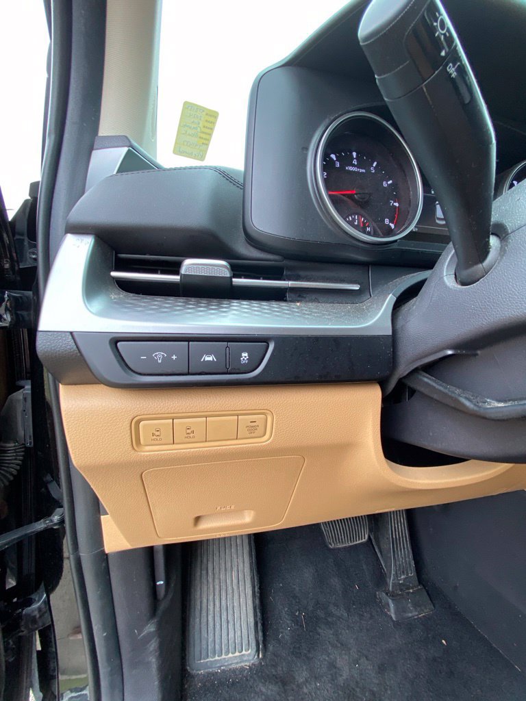 Certified 2024 Kia Carnival LX FWD image 12