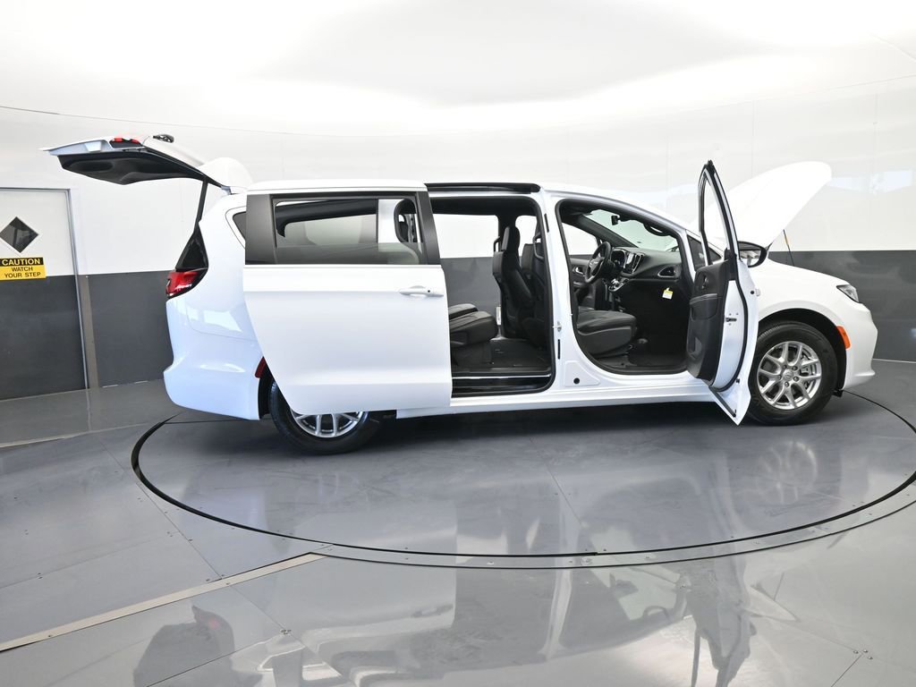 New 2026 Chrysler Pacifica Select FWD image 70