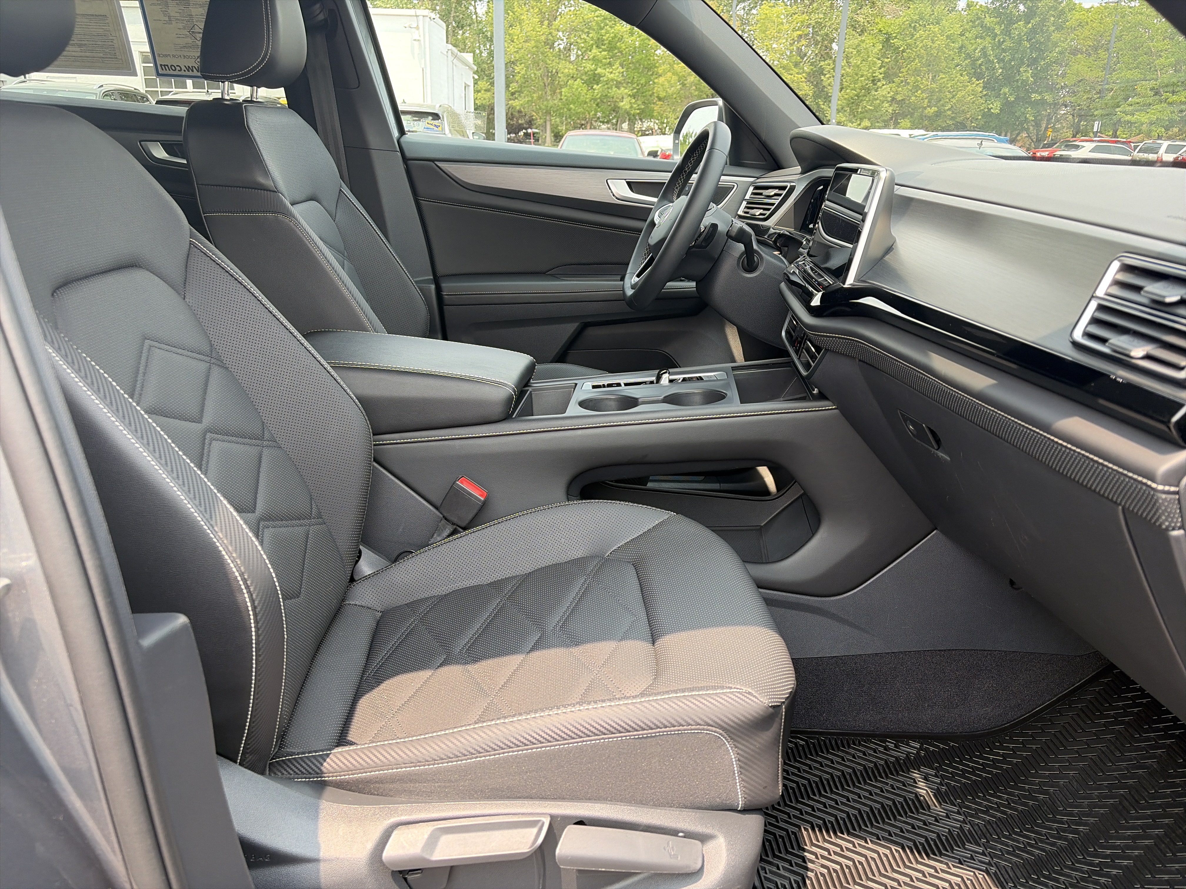 Used 2024 Volkswagen Atlas Cross Sport SE AWD/4WD image 32