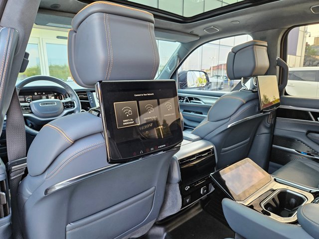 Used 2022 Jeep Grand Wagoneer Series III w/ Rear Seat Video Group 1 AWD/4WD image 15