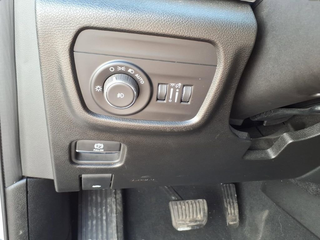 Used 2023 Jeep Grand Cherokee Limited image 18