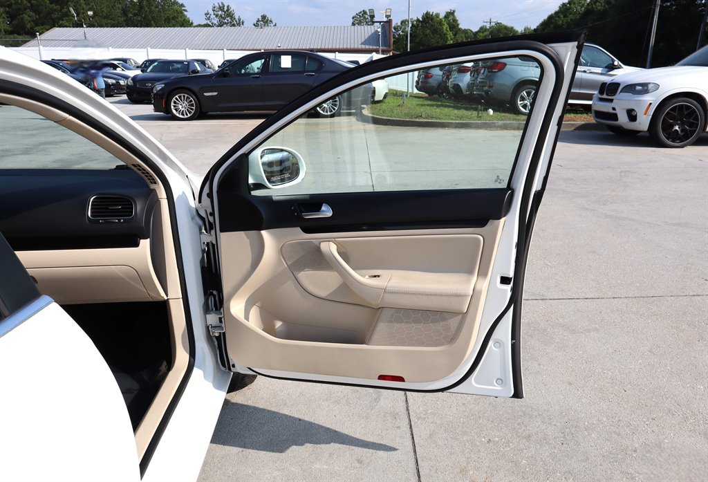 Used 2012 Volkswagen Jetta TDI FWD image 26