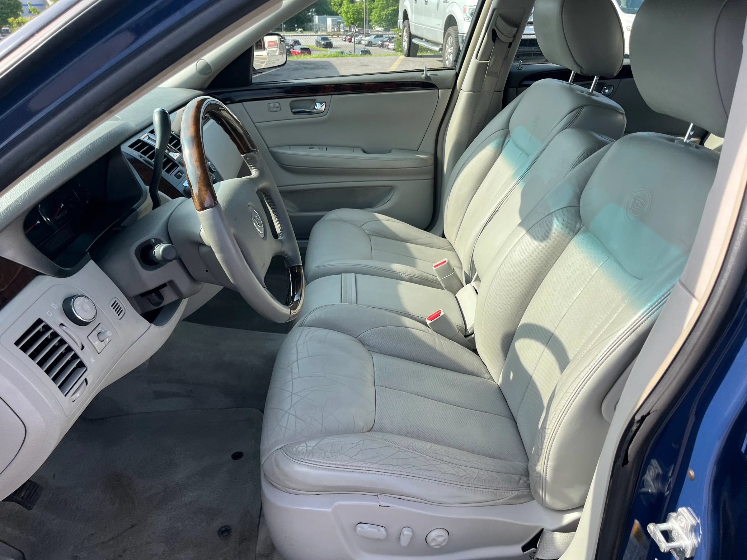 Used 2009 Cadillac DTS w/ Sun And Sound Package FWD image 9