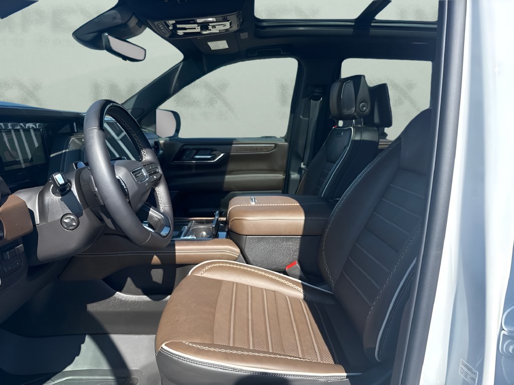 Used 2026 GMC Yukon Denali Ultimate w/ LPO, Floor Liner Package AWD/4WD image 9